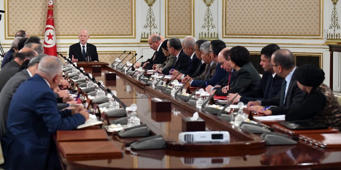 سعيّد يشرف على اجتماع مجلس الوزراء: على كل مسؤول استبطان آمال الشعب التونسي