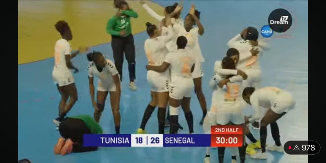 كره اليد- بطولة افريقياللسيدات: السينغاليات يلقّن التونسيات درسا قاسيا ويهزمنهّن(26-18)