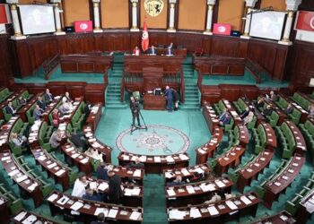 البرلمان يصادق على اقتراض البنك المركزي 500 مليون دولار لفائدة الدولة