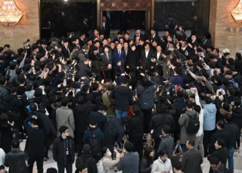 كوريا الجنوبية : الرئيس يتراجع عن غلق البرلمان و فرض الاحكام العرفية