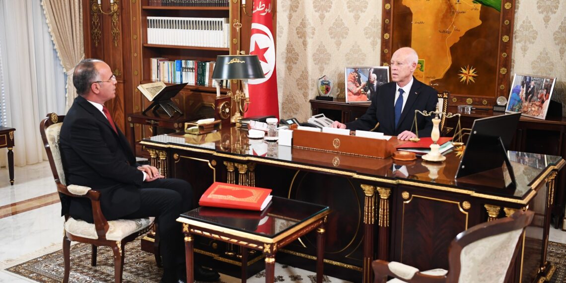 رئيس الجمهورية يسدي تعليماته بإيجاد سُبل لتمويل الصناديق الاجتماعية وإعادة فتح باب الانتدابات في عدد من المرافق العمومية