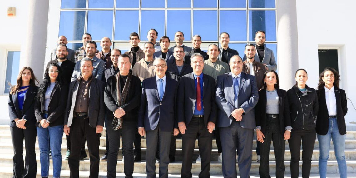 كرة القدم: رئيس هيئة التسوية يسلّم الشّارات للحكّام الدوليين