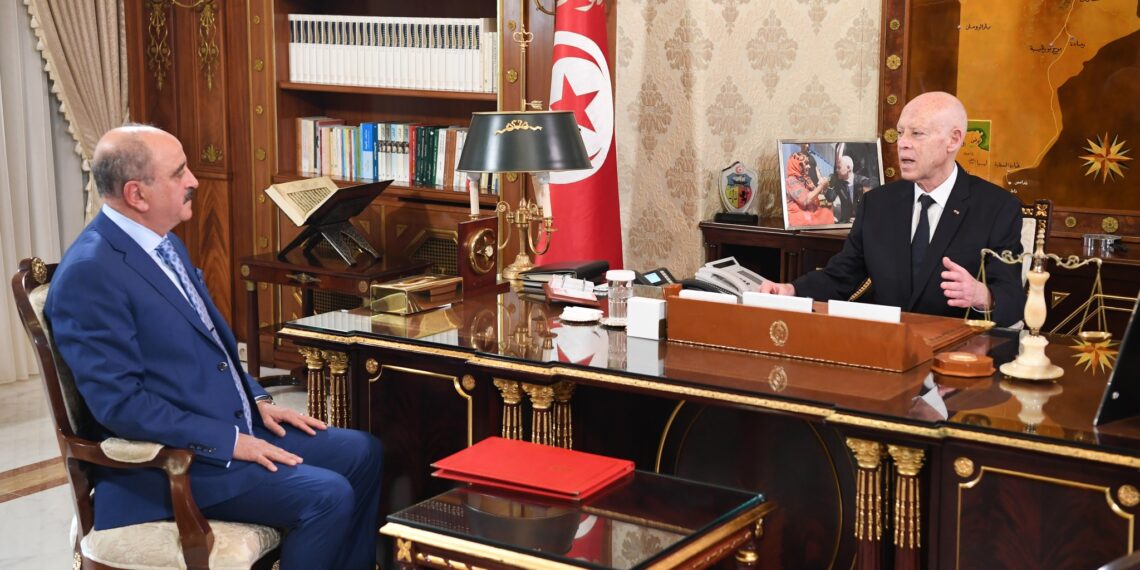 رئيس الدولة يحتمع بوزير الشؤون الخارجية