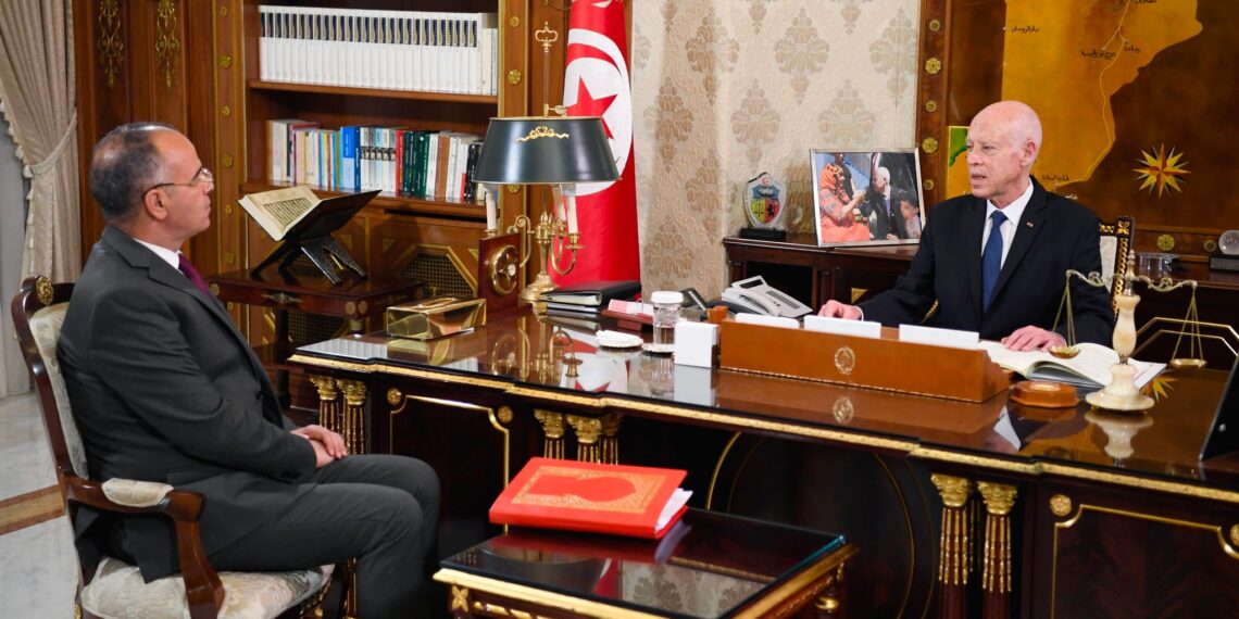 رئيس الدولة يدعو لدى استقباله رئيس الحكومة كل مسؤول الى استبطان روح الدستور ومقاصده