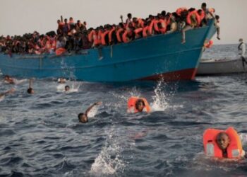 فقدان 20 مهاجرا وإنقاذ 7 بعد غرق قاربهم قبالة جزيرة لامبيدوزا