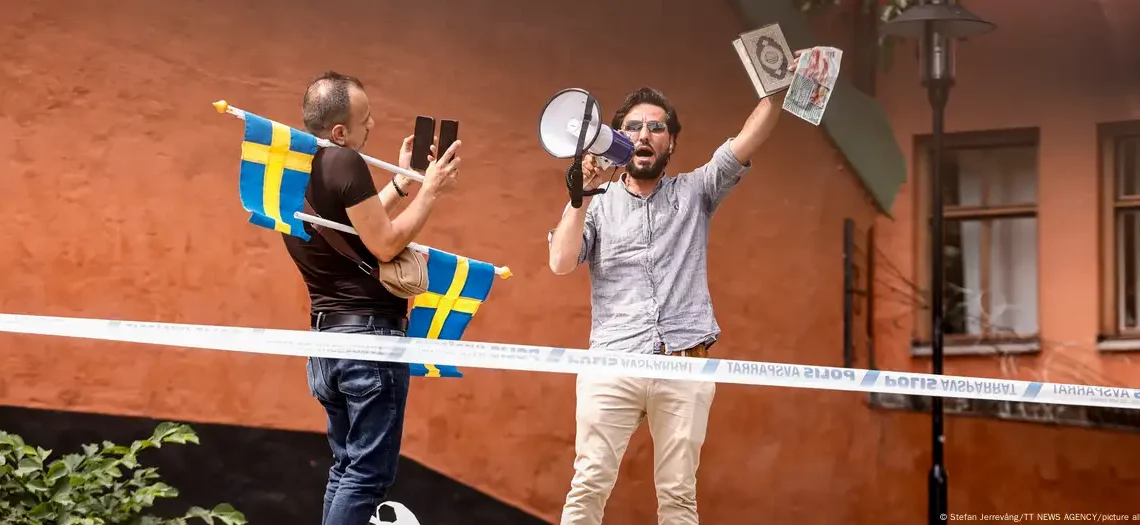 مقتل سلوان موميكا الذي أقدم على حرق القرآن وتدنيسه عدّة مرات