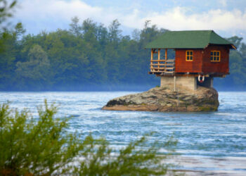 إشارات أحمد الحمروني: من بعيد