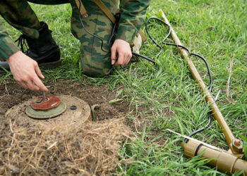 وزير الدفاع: التّشكيلات العسكريّة أبطلت مفعول 491 لغما يدويّ الصّنع