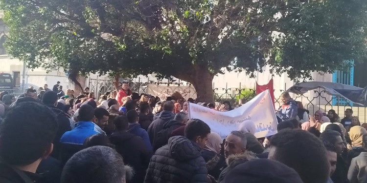 القيّمون والمرشدون وأعوان المخابر المتعاقدون…في اعتصام مفتوح