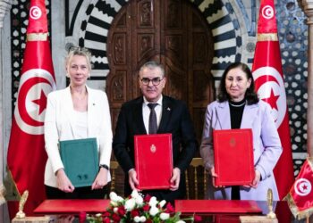 توقيع اتفاقيّة بين تونس والبنك الإفريقي للتّنمية لتطوير البنية التحتيّة للطّرقات