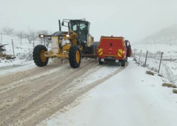 جهات-سليانة- إزاحة الثلوج عن طرقات ومسالك في مكثر وكسرى