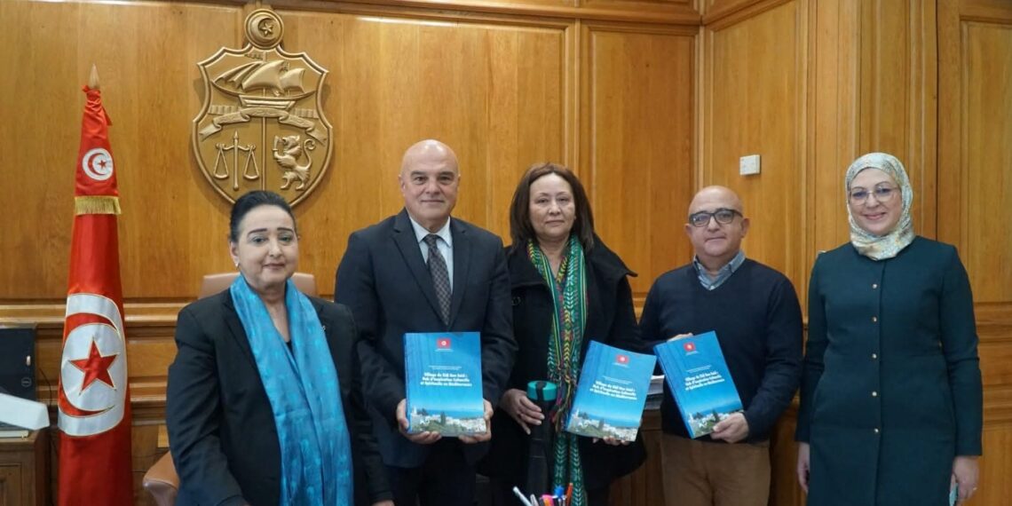 ثقافة: توقيع ملف ترشيح مدينة سيدي بوسعيد على لائحة التّراث العالمي