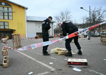 فرنسا: قتيل وعديد الجرحى في هجوم بالسكين والرئيس الفرنسي يقول إنه عمل إرهابي إسلامي