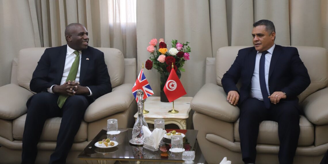 التعاون في المجال الأمني و التعاطي مع الهجرة غير النظامية محور لقاء وزير الداخلية مع وزير الشّؤون الخارجيّة والكومنولث والتّنمية البريطاني