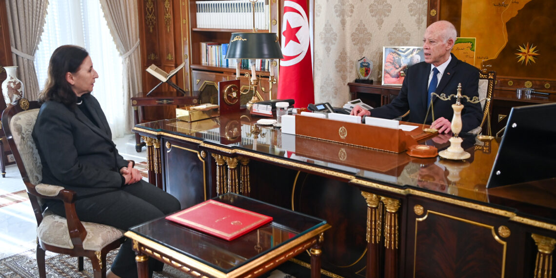 رئيس الجمهورية يشدد على ضرورة الإسراع في إنجاز عدد من المشاريع الكبرى المتعلقة بالطرق السيارة