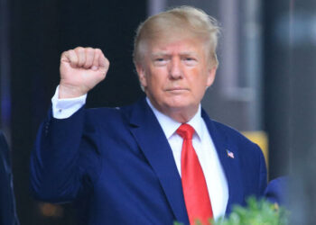 اقتصاد: ترامب يفرض رسوما جمركية على الصين ويهدد المكسيك وكندا