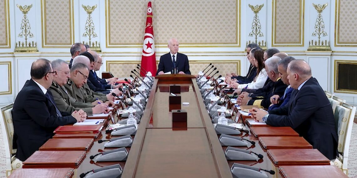 رئيس الجمهورية: عصابات إجرامية تعمل في مرافق عمومية…وسنواصل إحباط كل المؤامرات