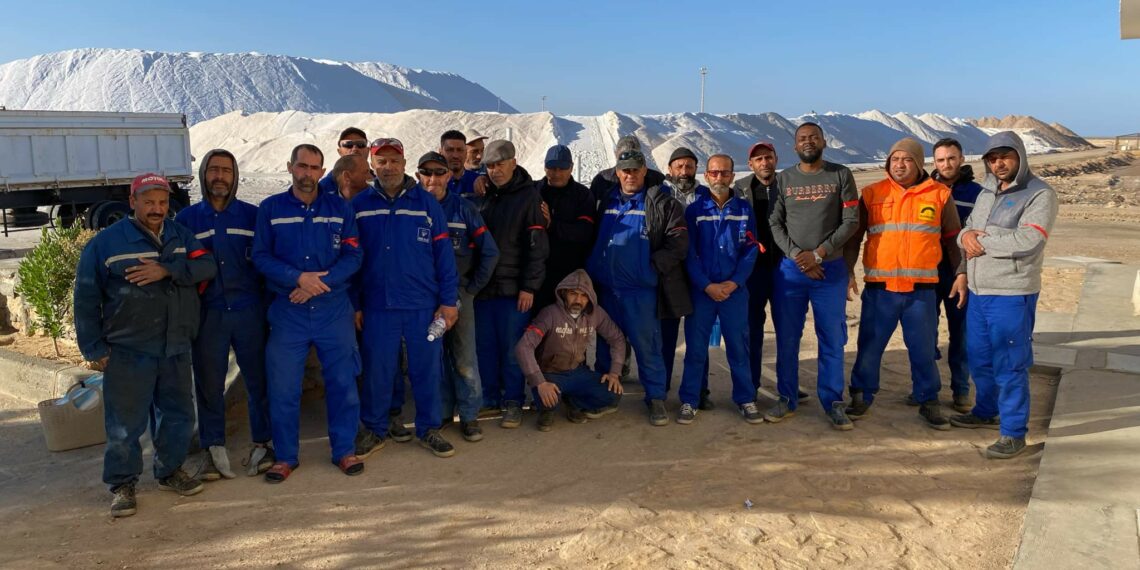 جهات-جرجيس-مدنين: عمال شركة “ماري آلب” لانتاج الملح يهددون بإضراب