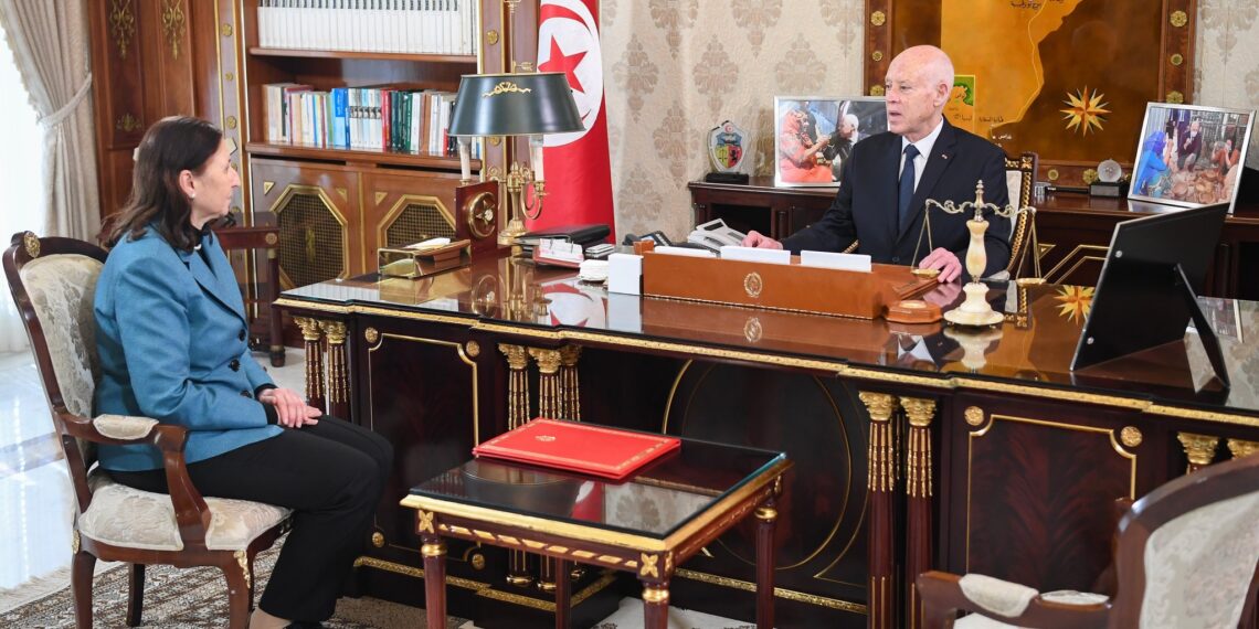 استقبل رئيسة الحكومة: قيس سعيّد يشدد على ضرورة تخطّي كل الحواجز لتحقيق العدالة الاجتماعية