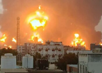 اليمن: واشنطن تواصل غاراتها والحوثيون يعانون استهداف حاملة طائرات أمريكية