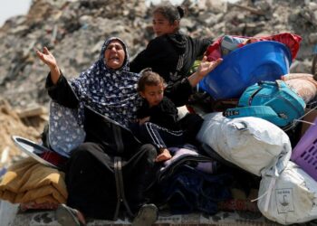 غزة-مباشر: حصيلة الغارات الإسرائيلية ارتفعت إلى 957 بين شهيد وجريح