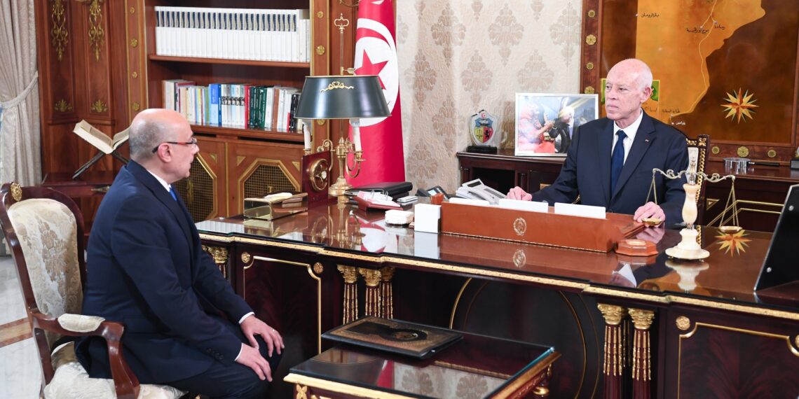 رئيس الدولة يجتمع بوزير الدفاع الوطني
