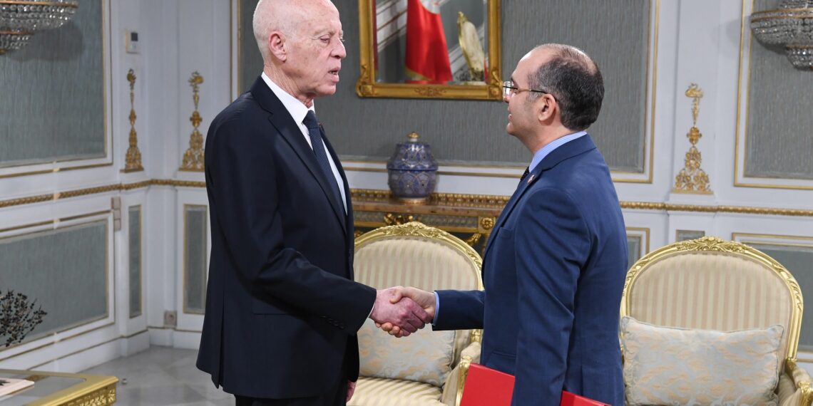 رئيس الجمهورية يتسلّم من رئيس هيئة الانتخابات تقرير الهيئة حول انتخابات 6 أكتوبر الماضي