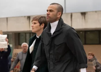 إلغاء إدانة نجم البرازيل وبرشلونة السابق داني ألفيس