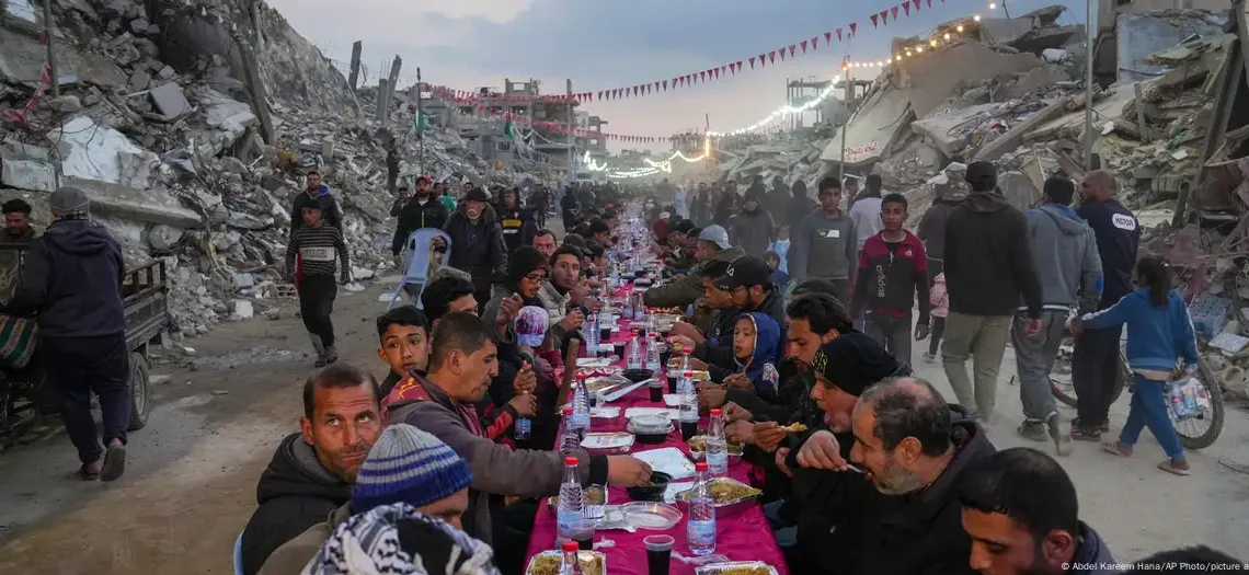 غزّة: إسرائيل توقف دخول المساعدات الإنسانية وتوافق على هدنة رمضان والفصح