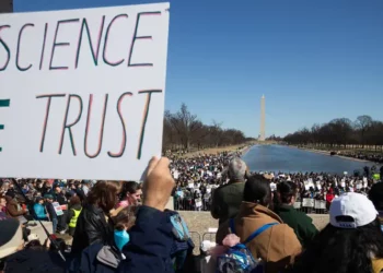 دفاعا على العلم: احتياجات في أمريكا…على خفض ترامب لتمويل البحوث العلميّة