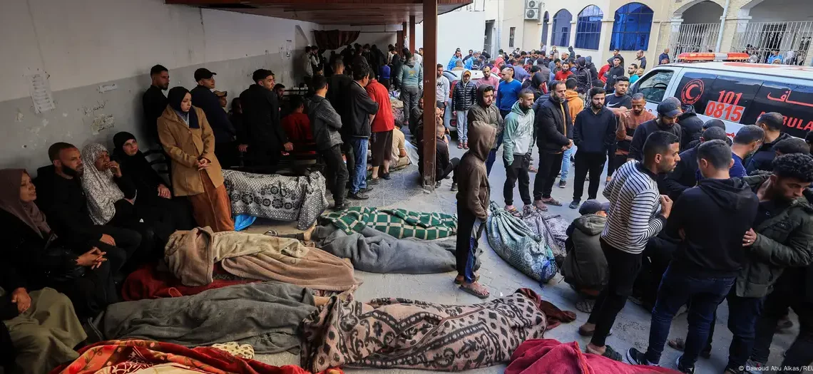 غزّة-مباشر: استشهاد 404 وإصابة 562 أغلبهم من الأطفال و النساء في الغارات الإسرائيلية صباح اليوم