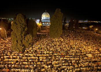 مسجد الأقصى: أكثر من 80 ألف مصلٍّ يؤدّون صلاتي العشاء والتراويح