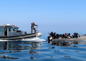 كانوا يحاولون اجتياز الحدود…الحرس البحري ينقذ 612 مهاجرا غير نظامي من الغرق