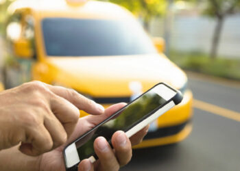 تطبيقات التاكسي الفردي: ايقاف نشاط شركات وشطبها من السجل الوطني وحجز 12 مليون دينار…