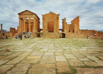 اقتصاد: تطور المداخيل السياحية بنسبة 5 % خلال الثلاثي الأول من سنة 2025