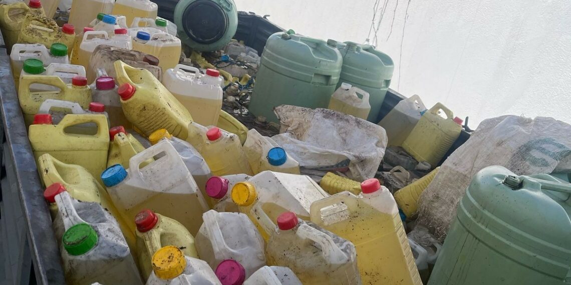 جهات-القيروان: ضبط شاحنة محّملة ب2025 لتر من الزيت النباتي معدّ للمضاربة