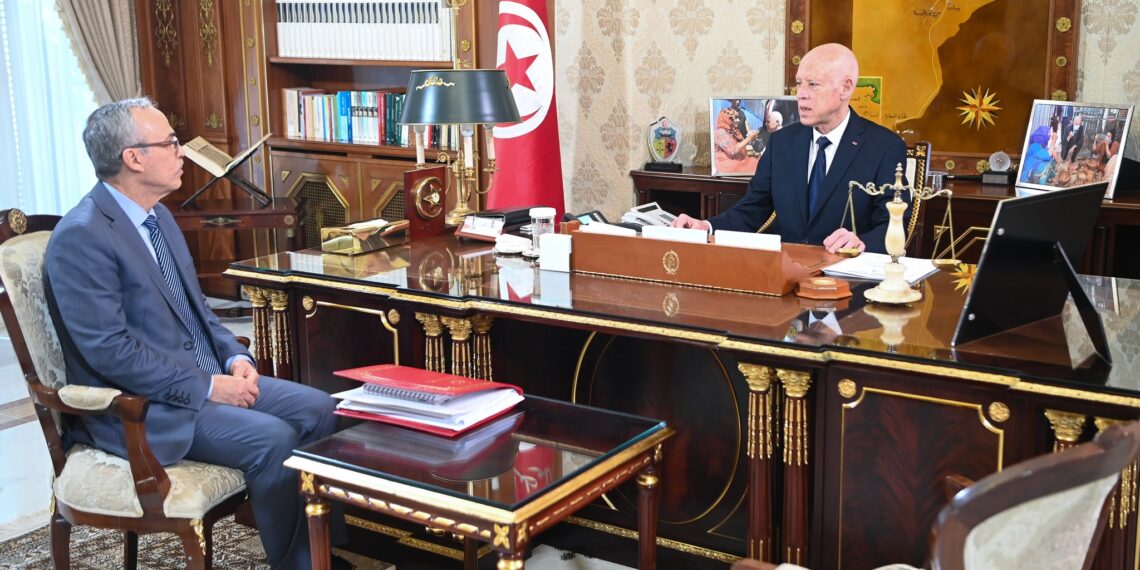 رئيس الدولة يتناول في لقائه بوزير الشؤون الاجتماعية مشروع النصّ المتعلّق بتحديد المنحة إثر التسريح لأسباب اقتصادية