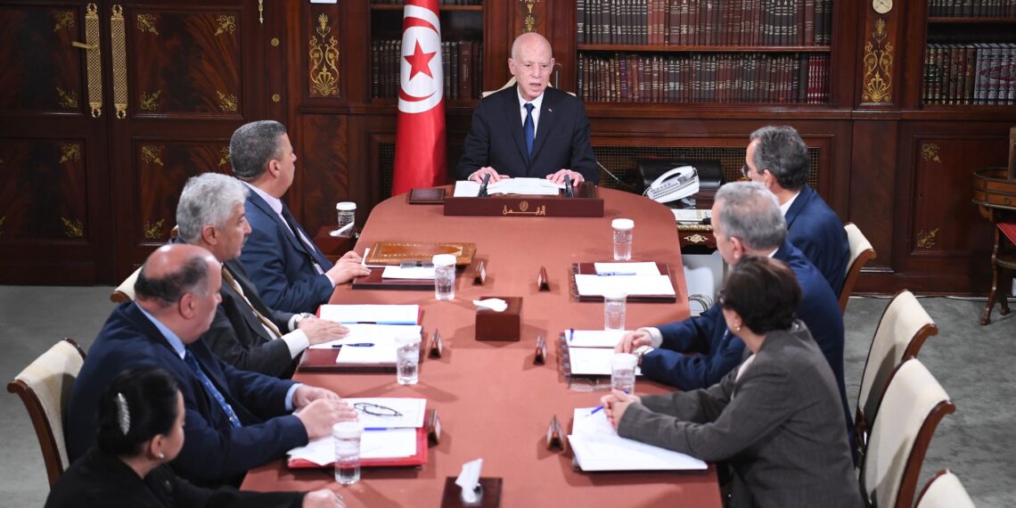 رئيس الجمهورية :التلاميذ ذهبوا ضحية الإهمال والفساد وسنتخذ إجراءات عاجلة ونوفر الموارد المالية الضرورية حتى لا تتكرر مثل هذه المآسيي