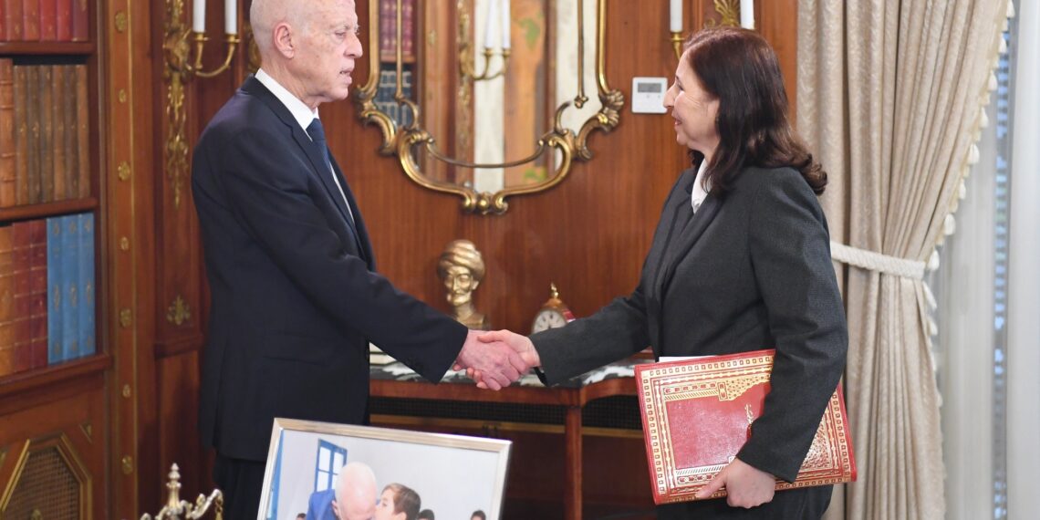 رئيس الجمهورية يؤكد ان الثورة التشريعية يجب ان تكون مشفوعة بثورة ادراية ،ولا مجال للتردد في اعفاء من لم يشعر بالامانة التي كلف بها