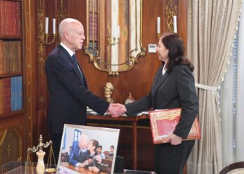 رئيس الجمهورية يؤكد ان الثورة التشريعية يجب ان تكون مشفوعة بثورة ادراية ،ولا مجال للتردد في اعفاء من لم يشعر بالامانة التي كلف بها