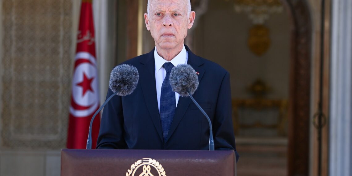 رئيس الجمهورية :المواطنون وقوات الامن في المزونة يتعاضدون في مواجهة من اراد اشعال الفتنة وضرب وحدة الدولة التونسية