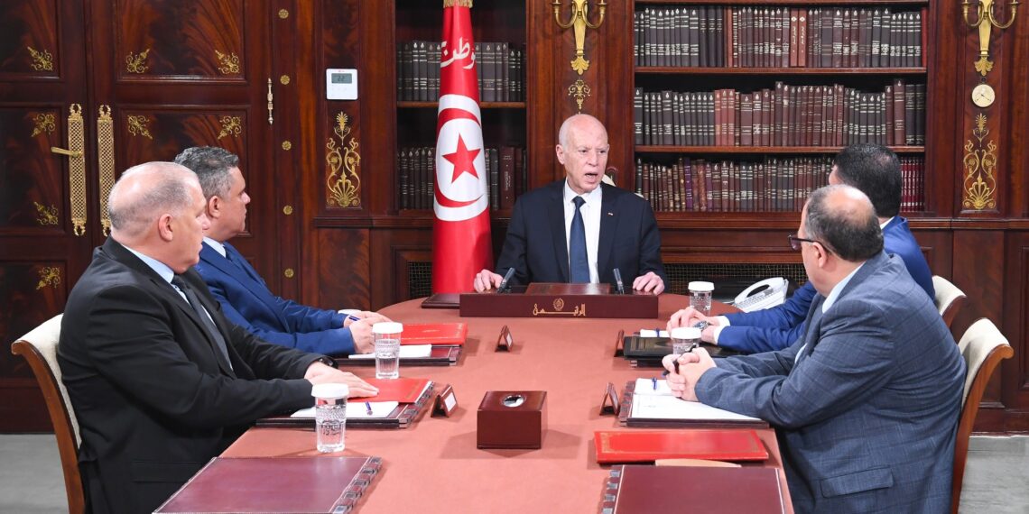 رئيس الجمهورية لدى استقباله وزير الداخلية: شبكات تهريب المخدّرات بتونس تعمل على ضرب الاستقرار داخل المجتمع