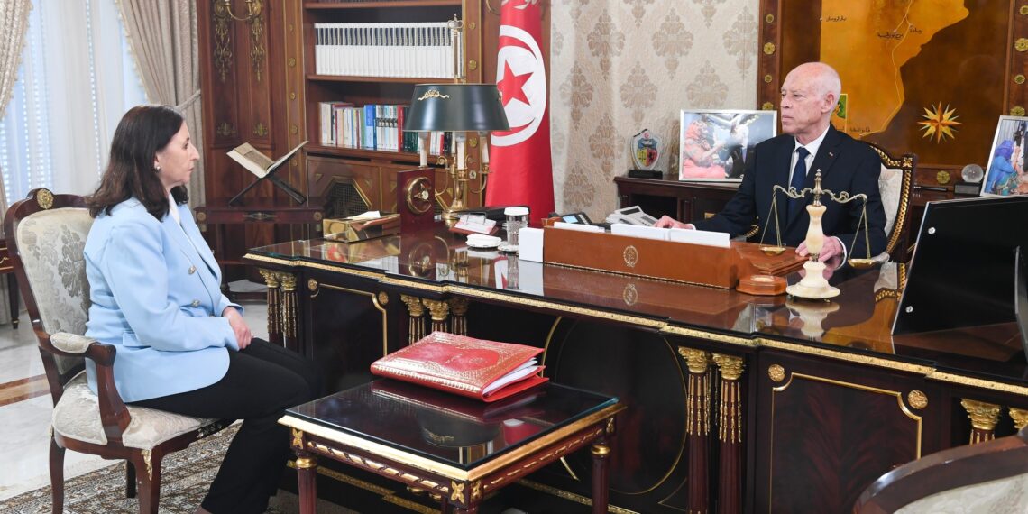 رئيس الجمهورية يؤكد ضرورة إعطاء الأولوية المطلقة لحل القضايا الاجتماعية في مشاريع القوانين