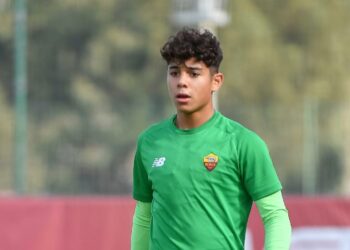 كرة القدم: سليم بوعسكر، حارس منتخب النسور  للناشئين الذي تريده  إيطاليا