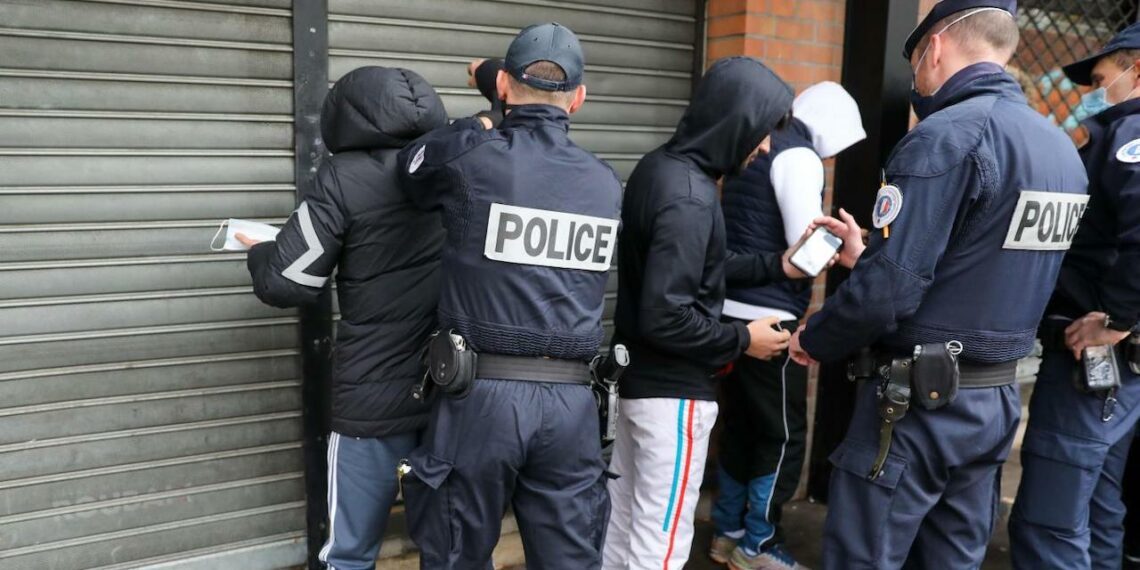 رابطة حقوق الإنسان تعرب عن استيائها إزاء المعاملة السيئة للمهاجرين التونسيين غير النظاميين