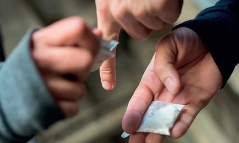 جهات-منوبة: الإطاحة بمروجي مخدرات وحجز كميّة من الكوكايين والزطلة