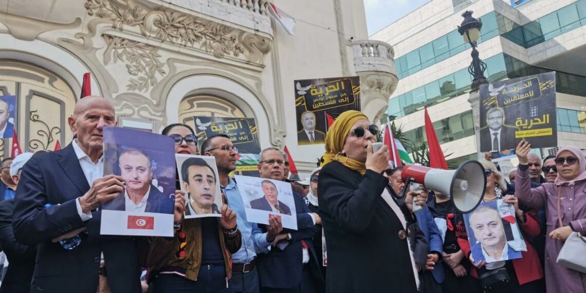 في وقفة أمام المسرح البلدي: جبهة الخلاص تطالب بإطلاق سراح جميع المعتقلين السياسيين