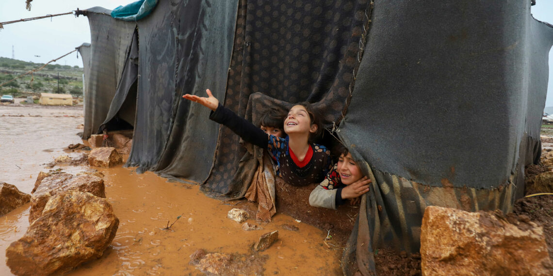 “لا تنفُذون إلا بسلطان”