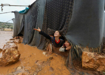 “لا تنفُذون إلا بسلطان”