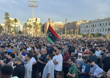 ليبيا: سبعة وزراء استقالوا من حكومة الدبيبة وآلاف المتظاهرين ينادون بإسقاطها